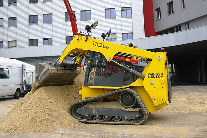 Mini chargeur à chenille neuf sur le secteur du 13, 83 ou 06